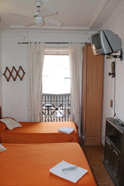 Hostal Graciela Madrid Room photo