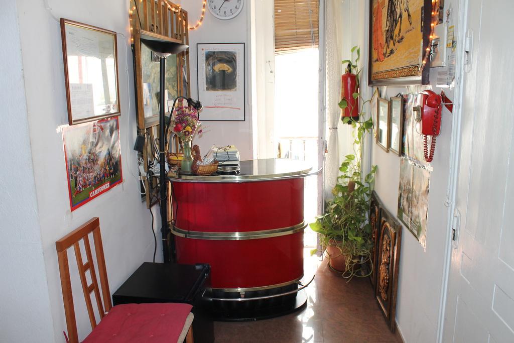 Hostal Graciela Madrid Exterior photo