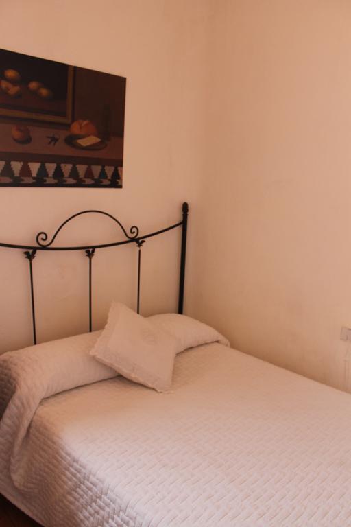 Hostal Graciela Madrid Room photo