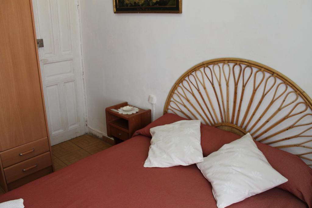 Hostal Graciela Madrid Exterior photo