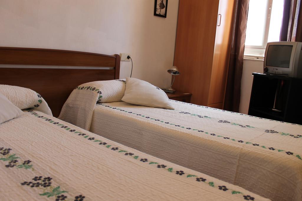Hostal Graciela Madrid Room photo