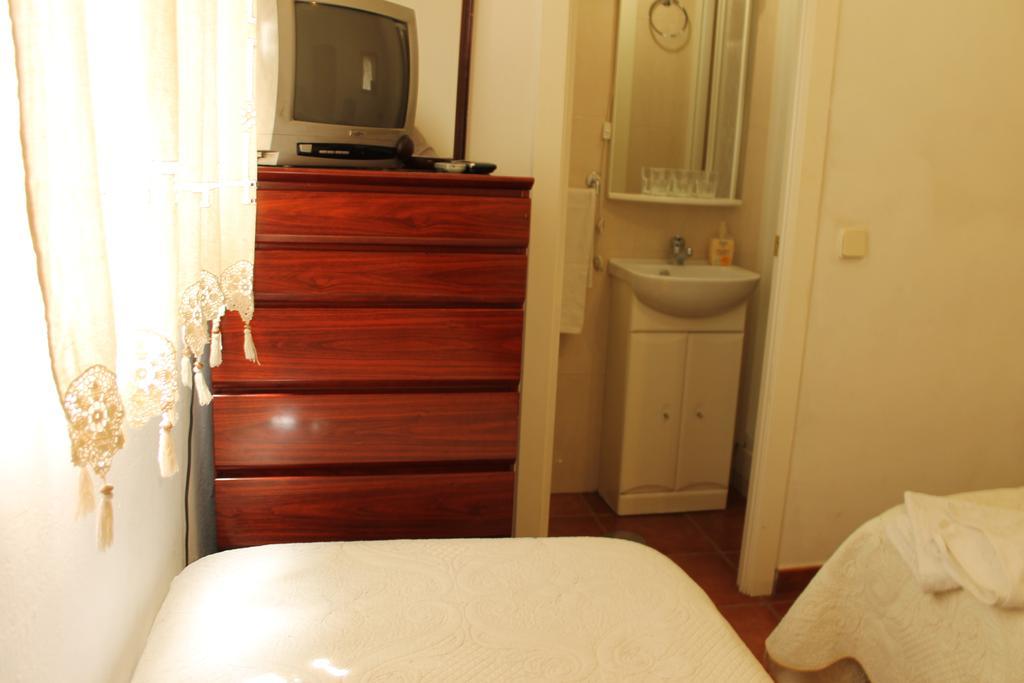 Hostal Graciela Madrid Exterior photo